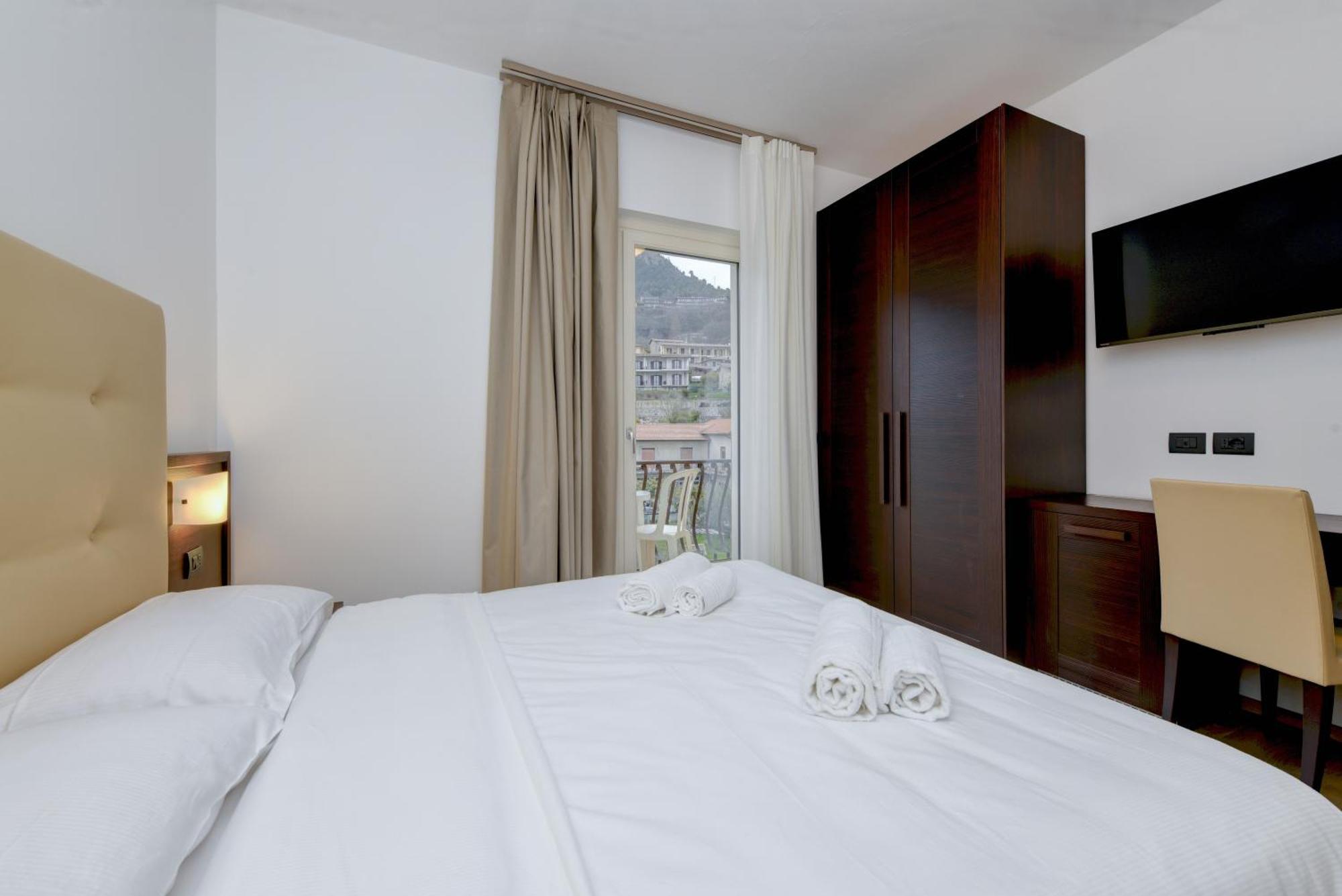Hotel Bellavista ติญญาเล ภายนอก รูปภาพ