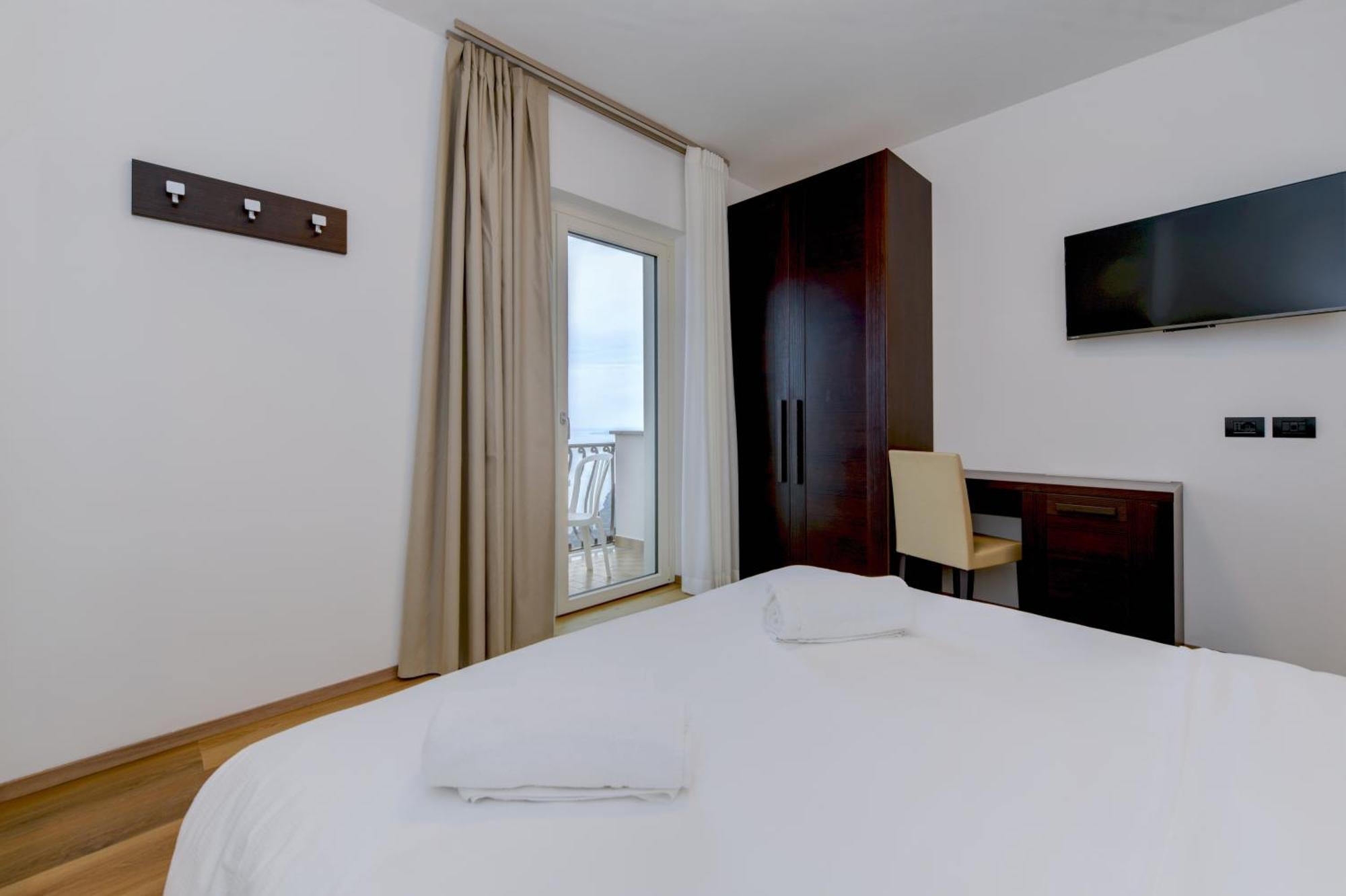 Hotel Bellavista ติญญาเล ภายนอก รูปภาพ