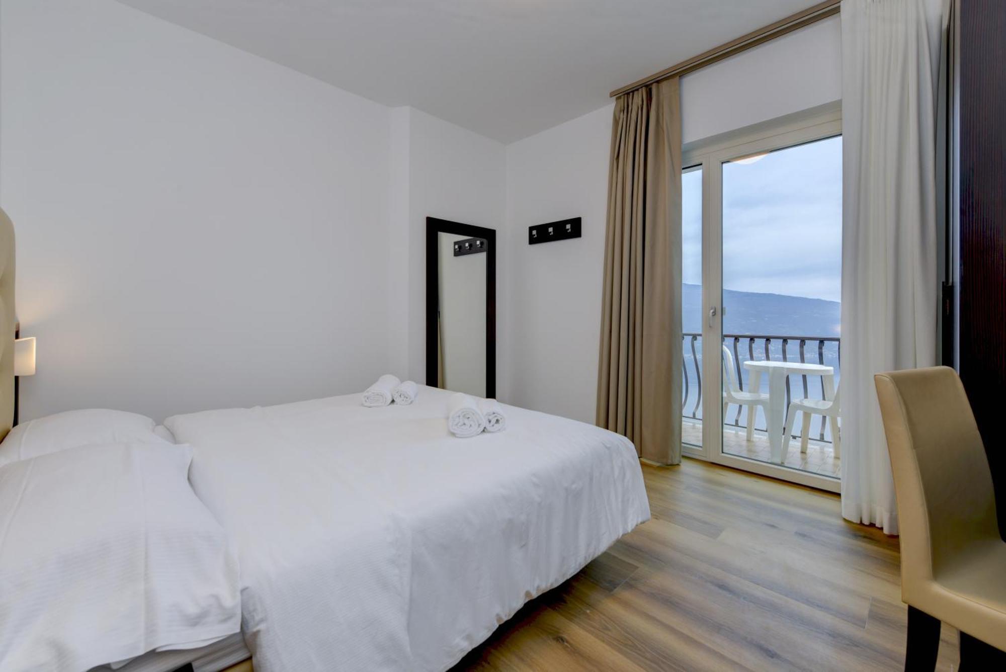 Hotel Bellavista ติญญาเล ภายนอก รูปภาพ