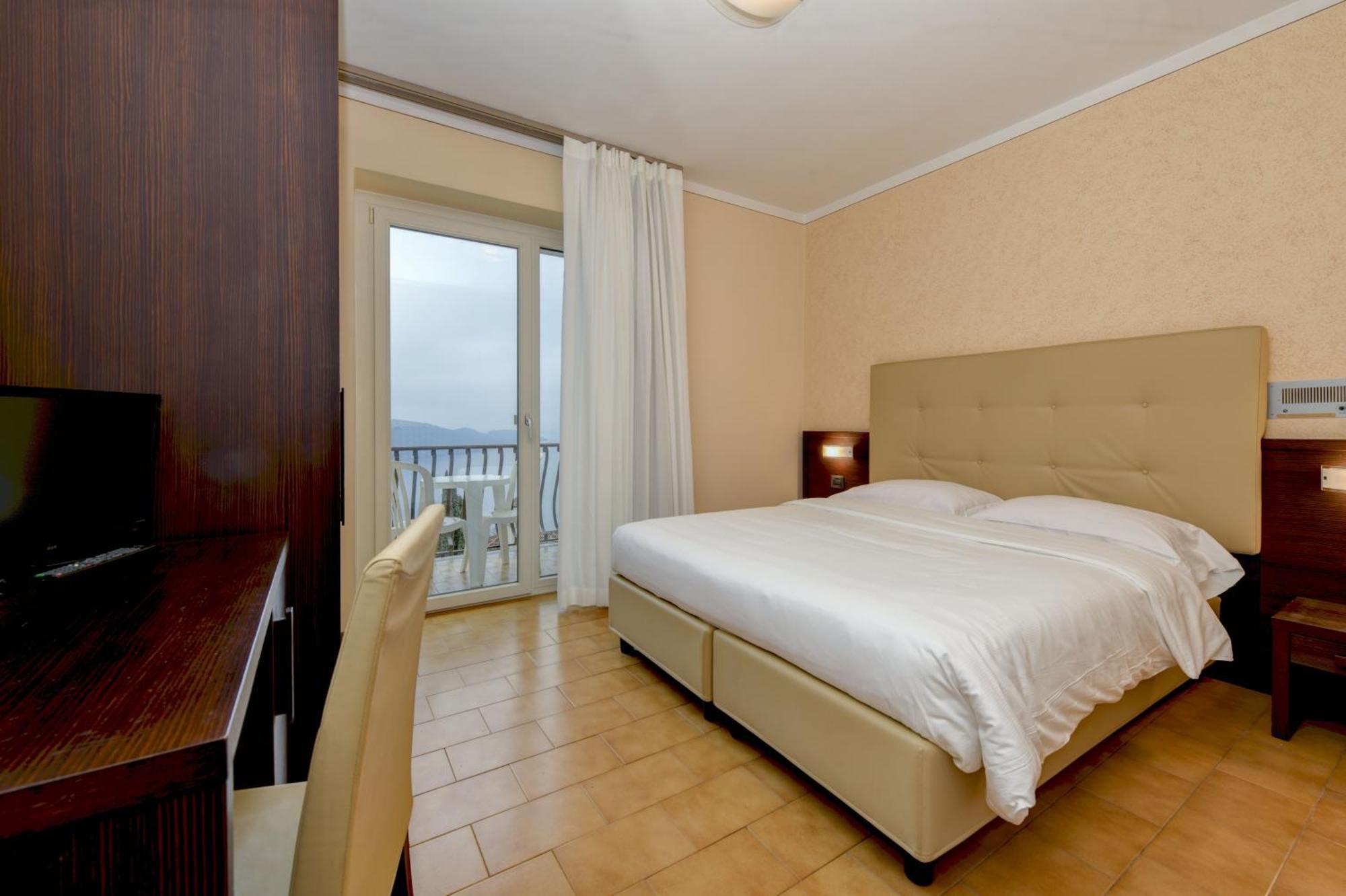 Hotel Bellavista ติญญาเล ภายนอก รูปภาพ