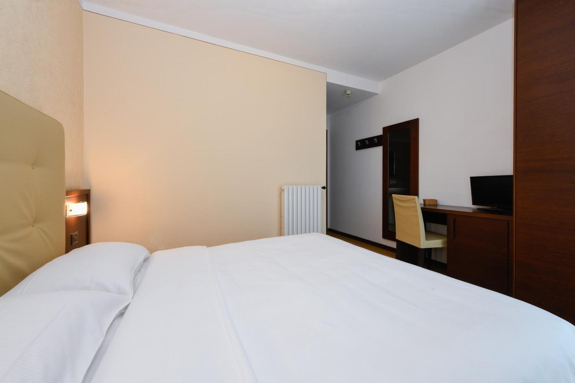 Hotel Bellavista ติญญาเล ภายนอก รูปภาพ