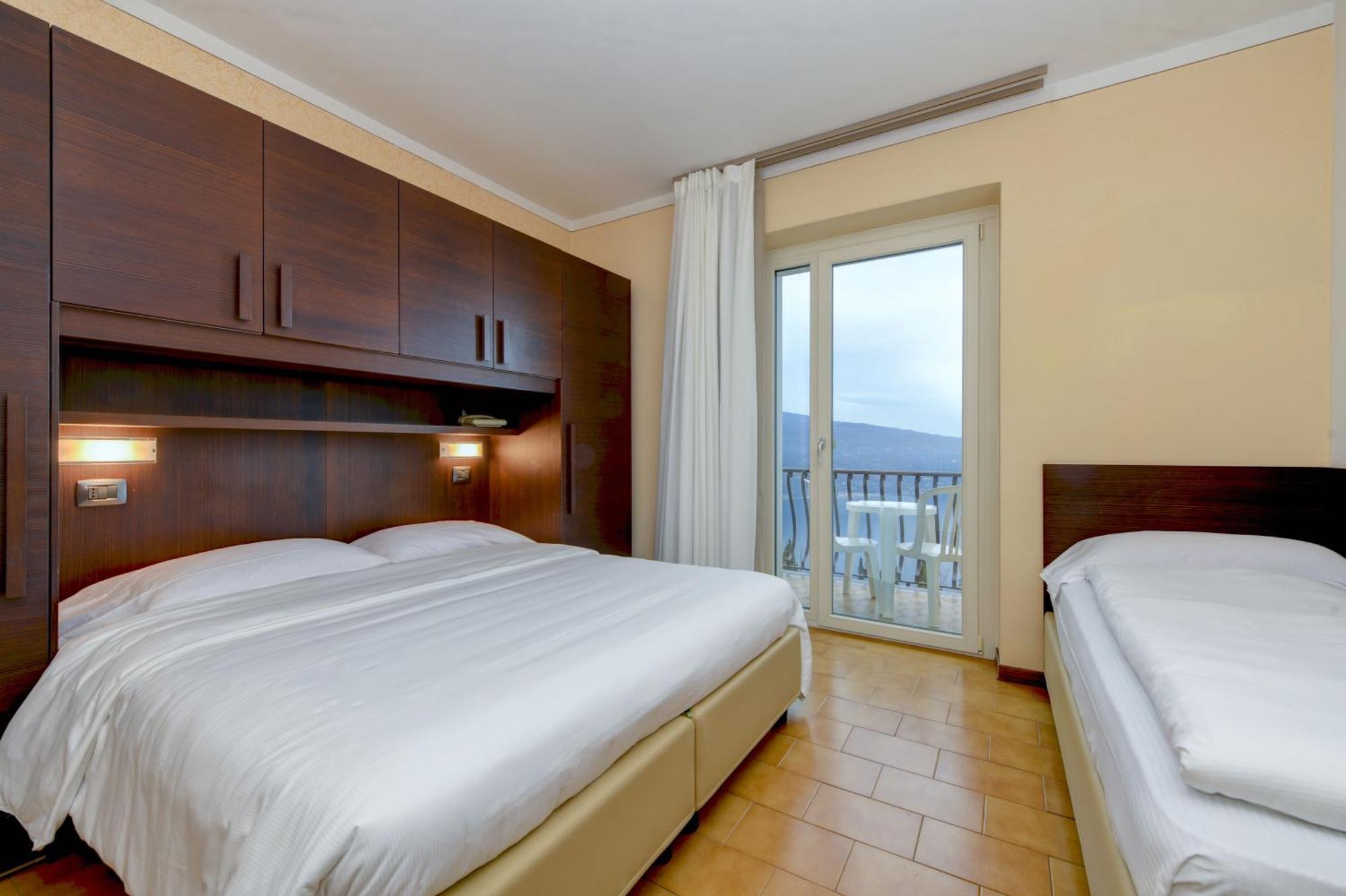 Hotel Bellavista ติญญาเล ภายนอก รูปภาพ
