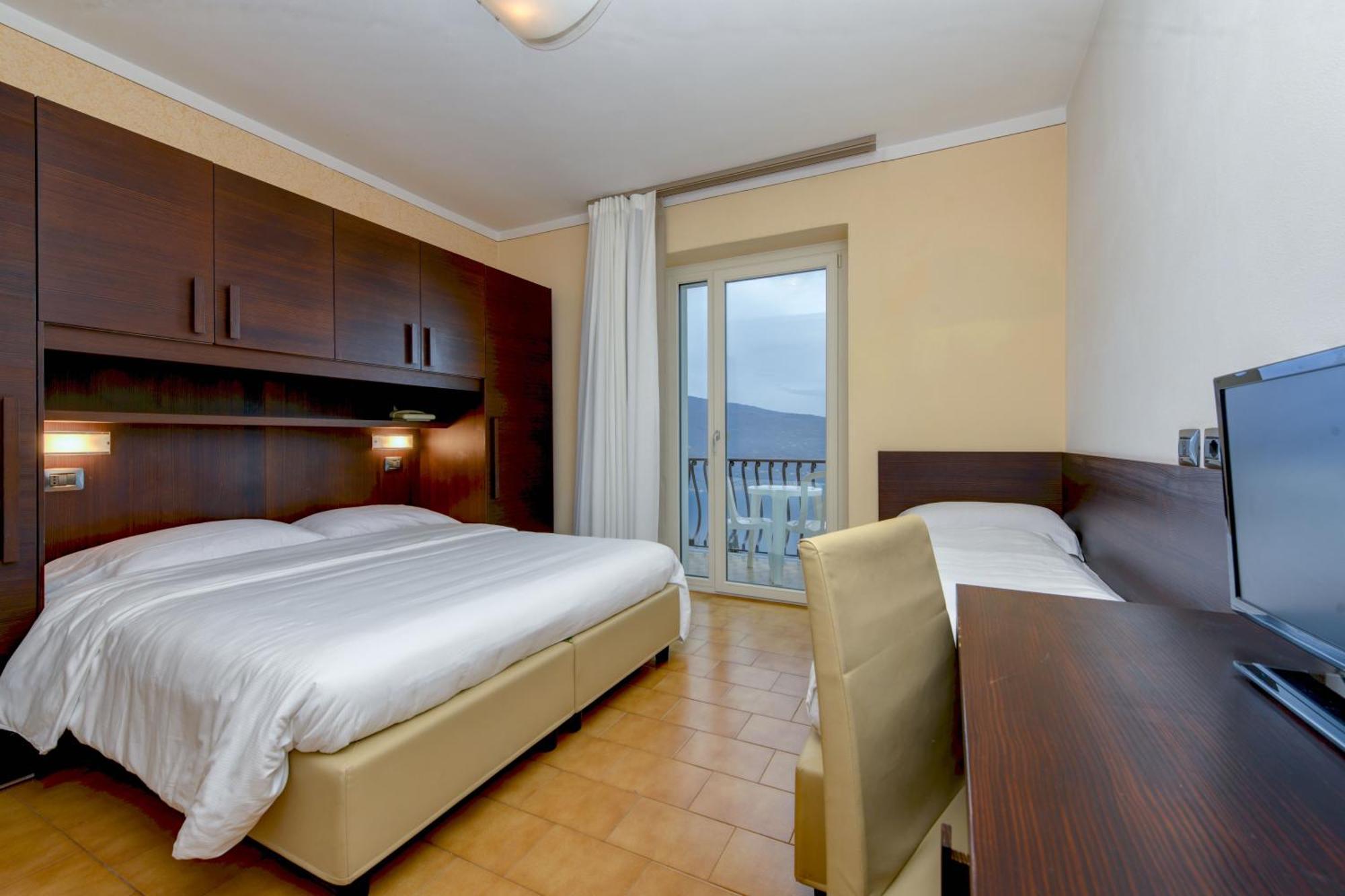 Hotel Bellavista ติญญาเล ภายนอก รูปภาพ