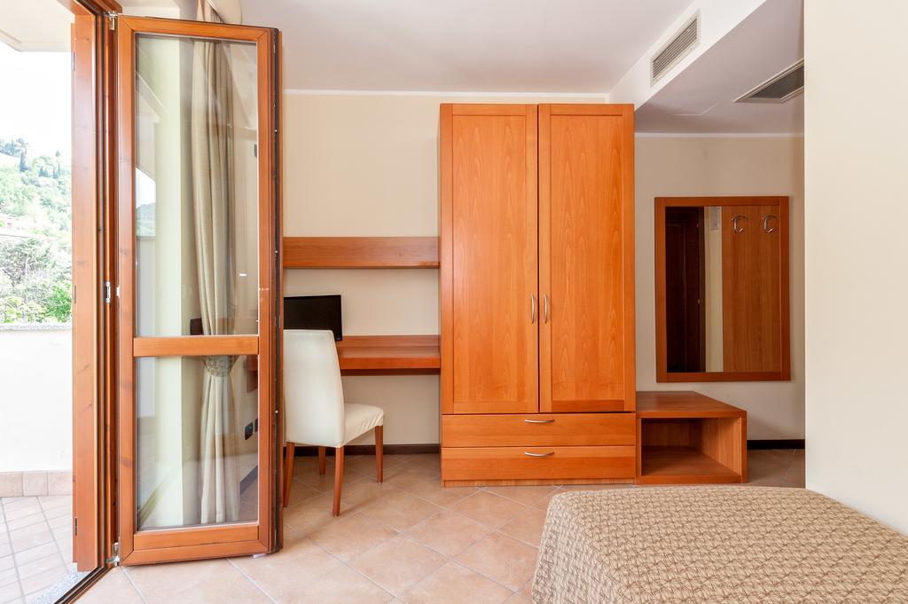 Hotel Bellavista ติญญาเล ภายนอก รูปภาพ