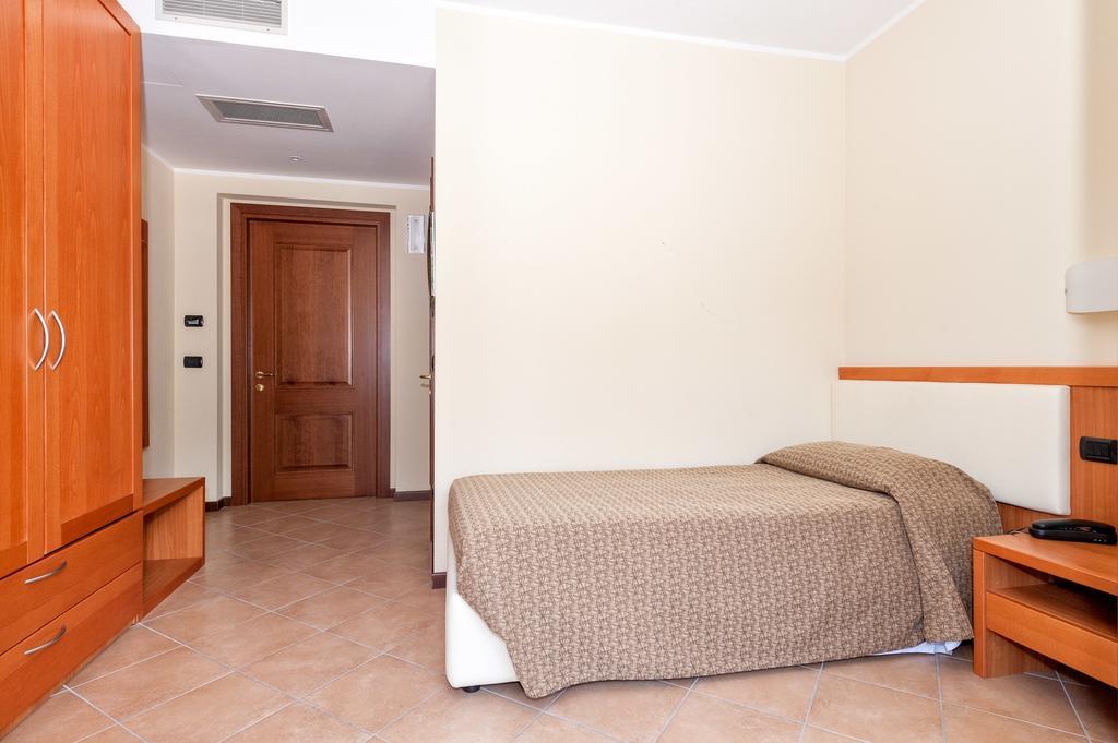 Hotel Bellavista ติญญาเล ภายนอก รูปภาพ