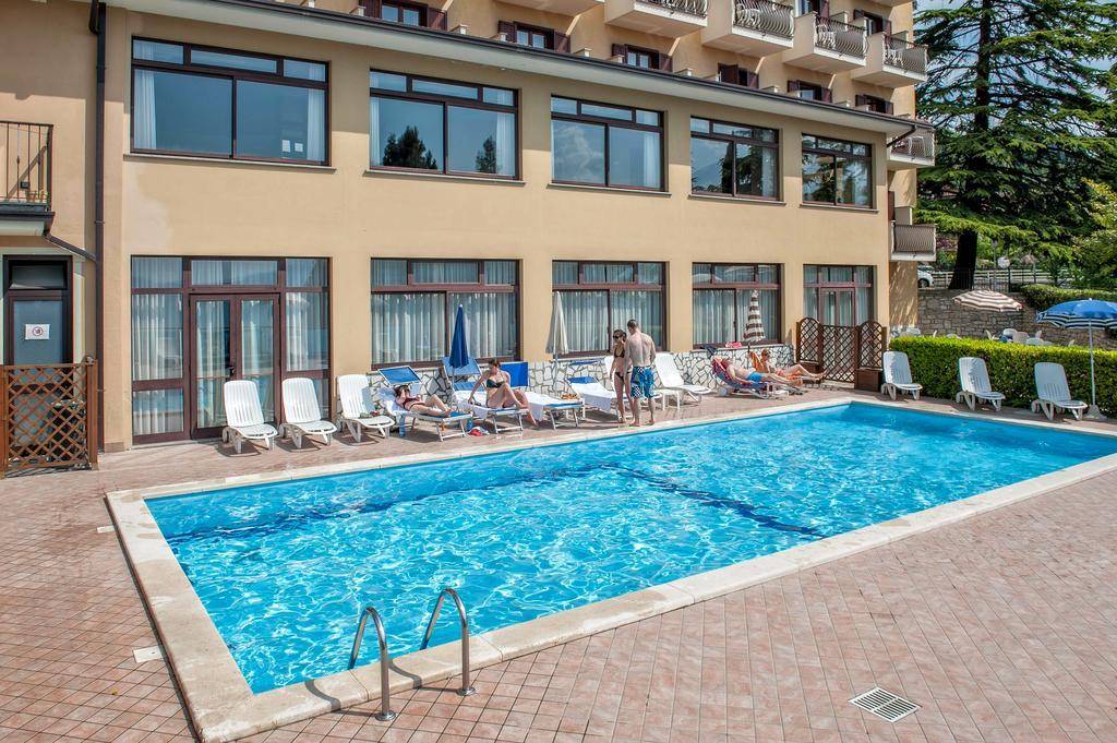 Hotel Bellavista ติญญาเล ภายนอก รูปภาพ